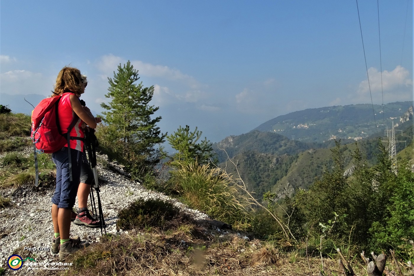 28 Vista verso i monti tra S. Pellegrino Terme e la frazione di Santa Croce.JPG